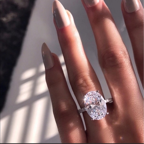 4ct Oval White Sapphire & Sterling Silver Ring - Picture 3 of 5